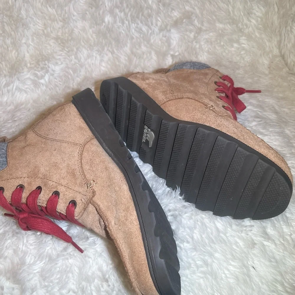 Sorel stylish tan